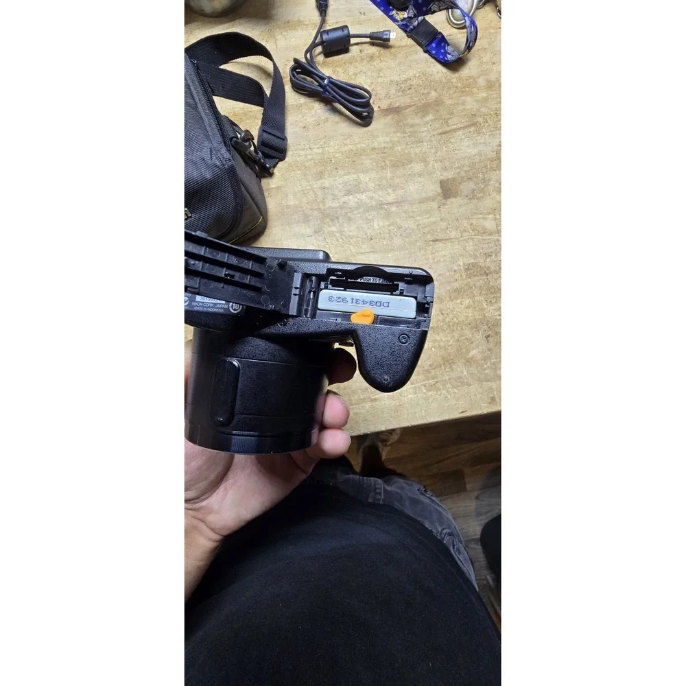 Nikon Coolpix P80 Digital Bridge Camera CCD Sensor 18x Zoom